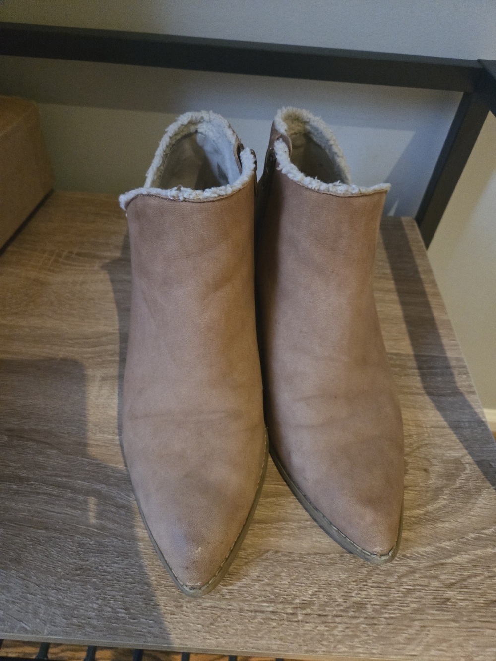 Seychelles Tan Suede Pointed Toe Ankle Booties with Shearling Trim SIZE 8.5